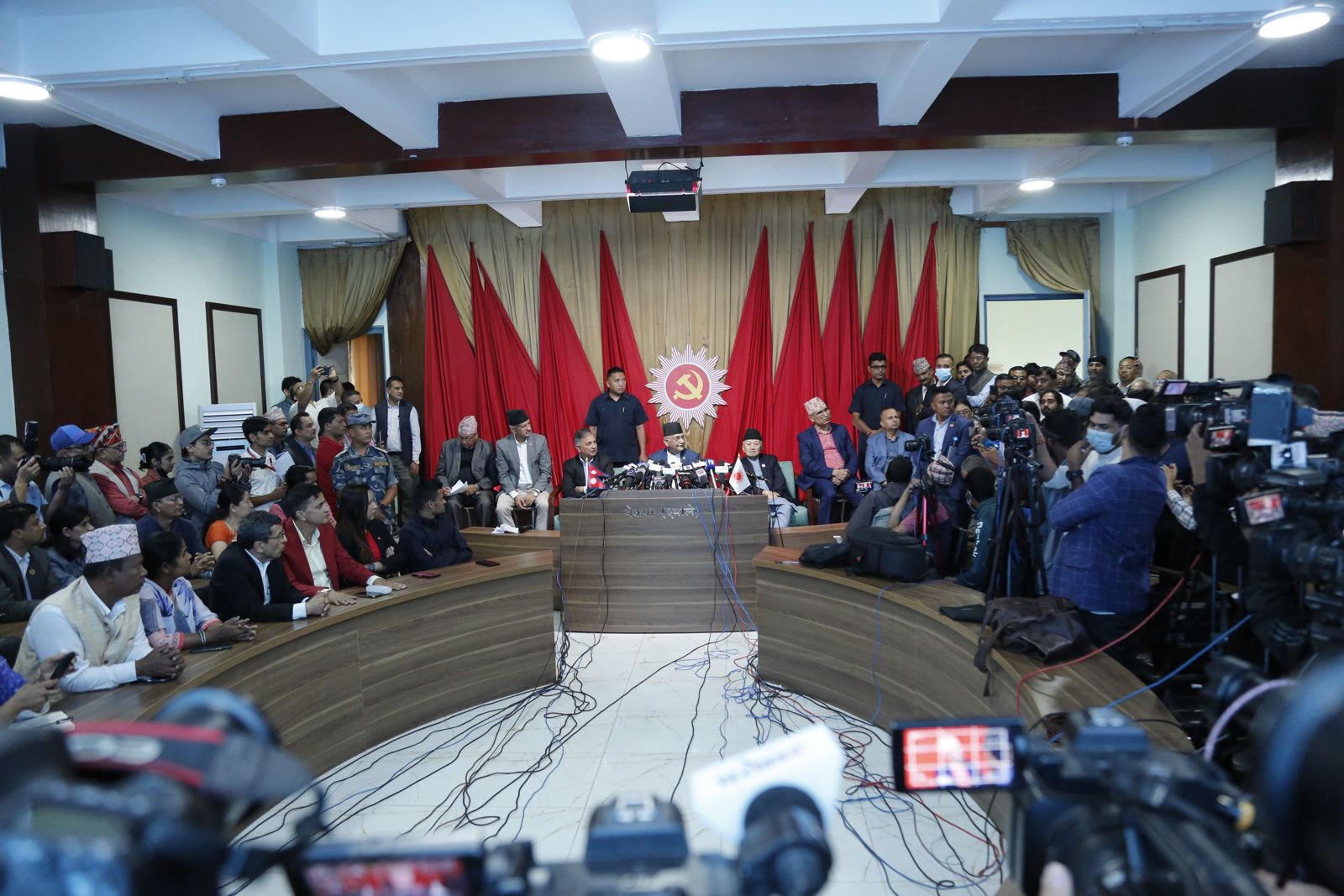 सुन तस्करीमा सरकारको कुनै तह संलग्न भएको आशंका, उच्चस्तरीय न्यायिक समिति गठन गर्नुपर्ने अडानमा यथावत्
