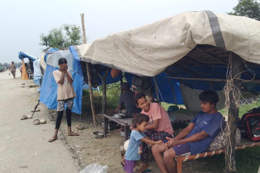 कैलालीका बाढीपीडितको सडकमा बास