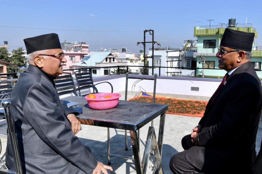 प्रधानमन्त्री दाहाललाई भेट्न खुमलटार पुगे ओली