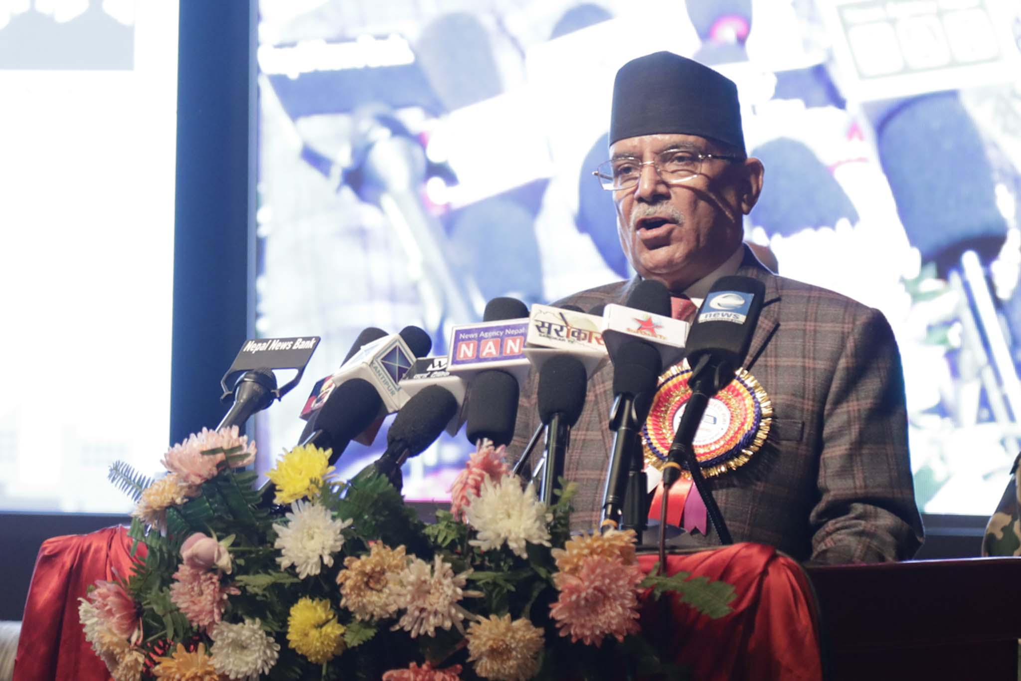 अर्थतन्त्र संकटबाट सुधारतर्फ अग्रसर छ : प्रधानमन्त्री दाहाल