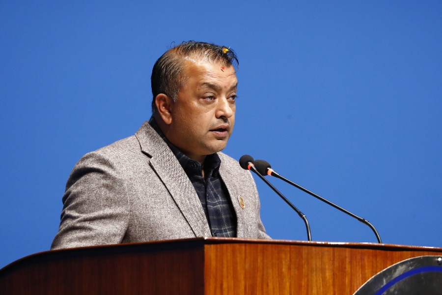 निर्देशनले मात्र चल्दैन, प्रधानमन्त्री स्वयंले काम गर्ने तरिका बदल्नुपर्छ: गगन थापा