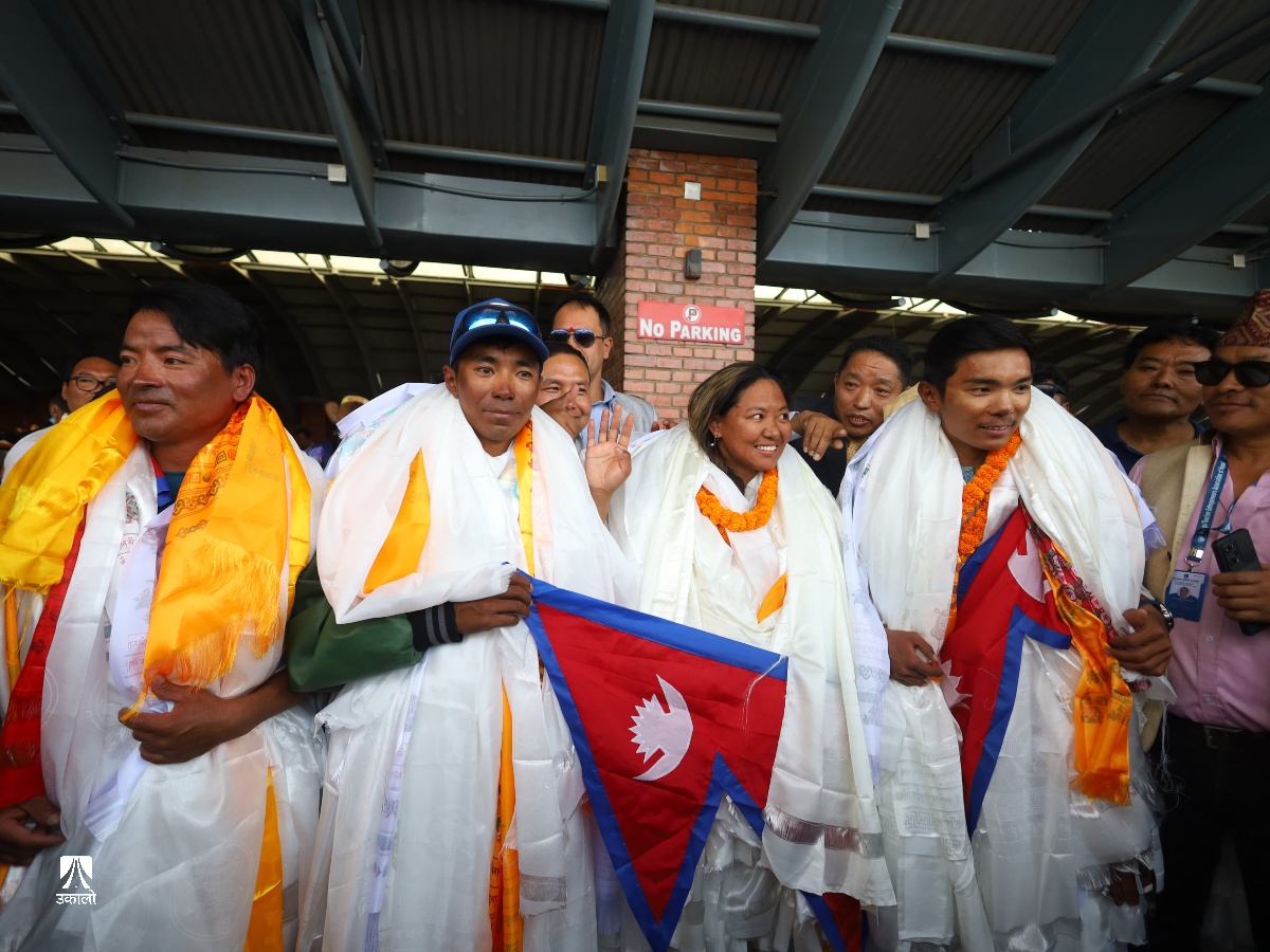 कीर्तिमानी पर्वतारोहीलाई स्वागत (तस्वीरहरू)