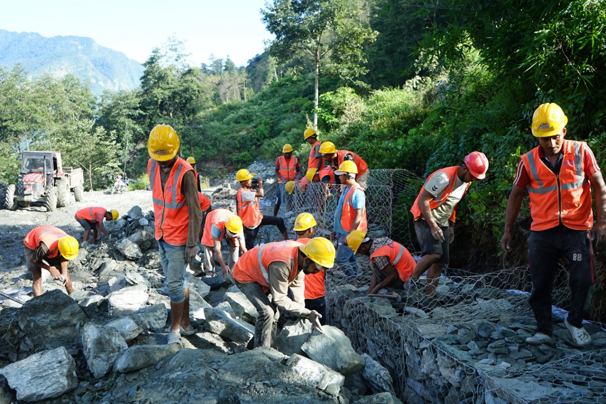 ढोरपाटन जोड्ने सडक स्तरोन्नतिका लागि १ अर्ब