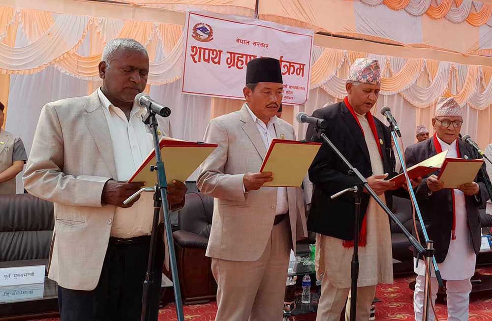 लुम्बिनीमा मुख्यमन्त्री र ३ मन्त्रीले लिए शपथ