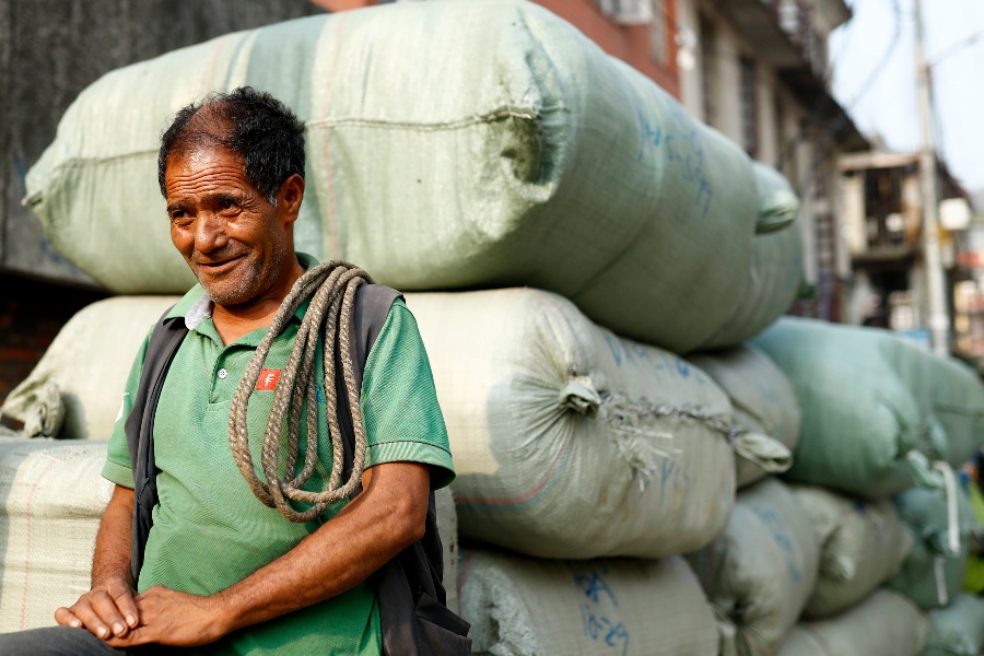 दशैँतिहार नजिकिएसँगै भरियालाई भ्याईनभ्याई (तस्वीरहरू)