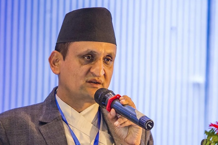 सार्वजनिक रूपमा प्रश्न उठेपछि अध्यागमनका महानिर्देशक अधिकारी गृह मन्त्रालय तानिए