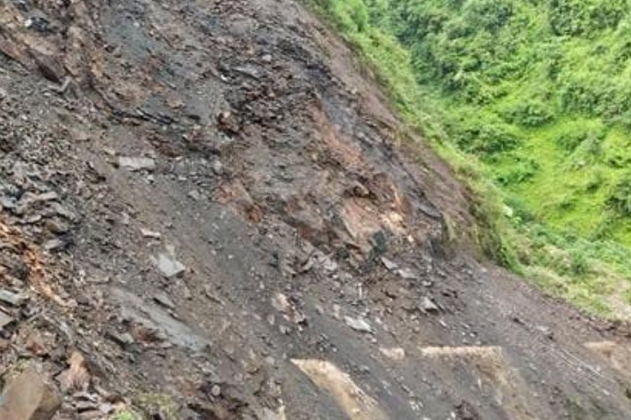 पहिरोले कालीगण्डकी करिडोरको पर्वत खण्ड अवरुद्ध