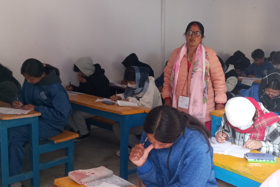 जिल्लाभरका एसईई परीक्षार्थी एउटै कोठामा