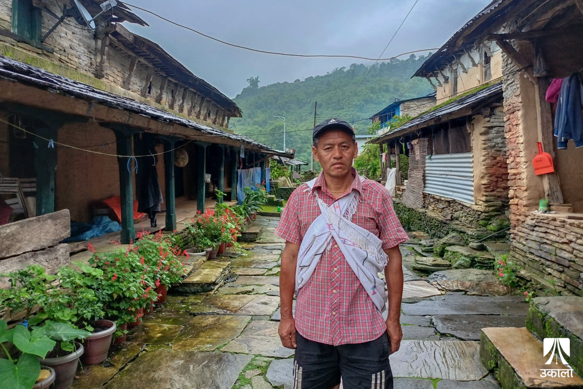 पोखरातिर झरिरहेछ गाउँ, ‘होमस्टे’मा पाहुना पर्खिरहेछन् सन्तबहादुर