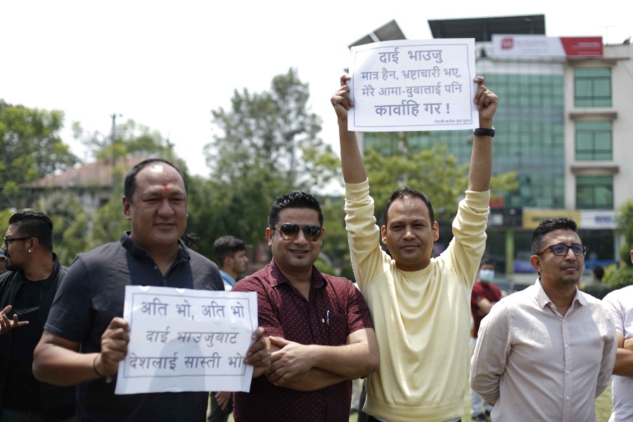 नारायणचौरमा नारा : अति भो, अति भो दाइभाउजूबाट देशलाई सास्ती भो [तस्वीरहरू]