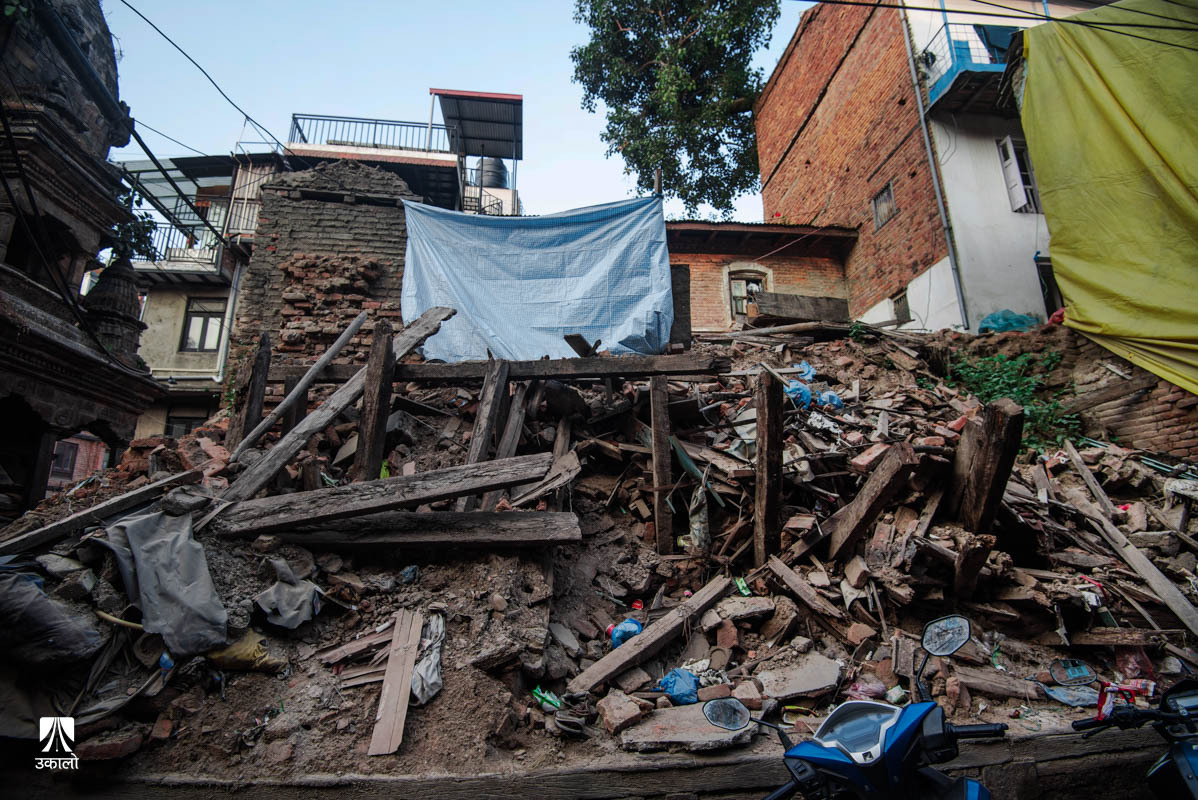 काठमाडौँमै छरपस्ट छन् २०७२ सालको भूकम्पका क्षतिग्रस्त संरचना (तस्वीरहरू)