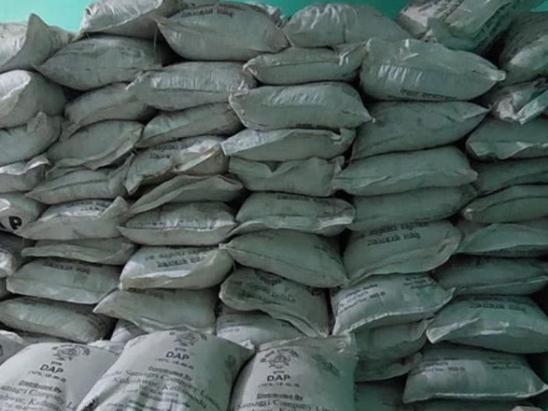 कृषि सामग्रीको गोदामबाटै मल चोरी, छानबिन गर्दै प्रहरी