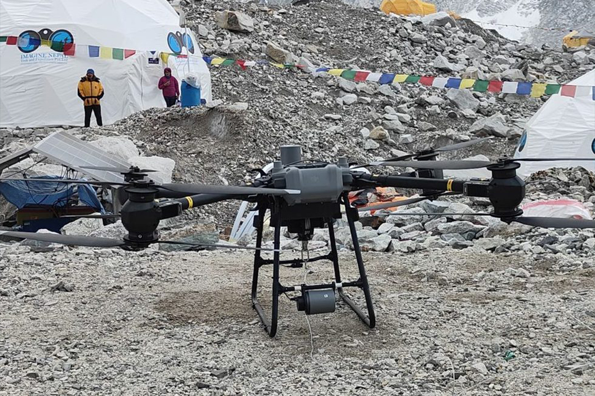 सगरमाथाको फोहोर अब भरियाको साटो 'ड्रोन'ले ओसार्ने