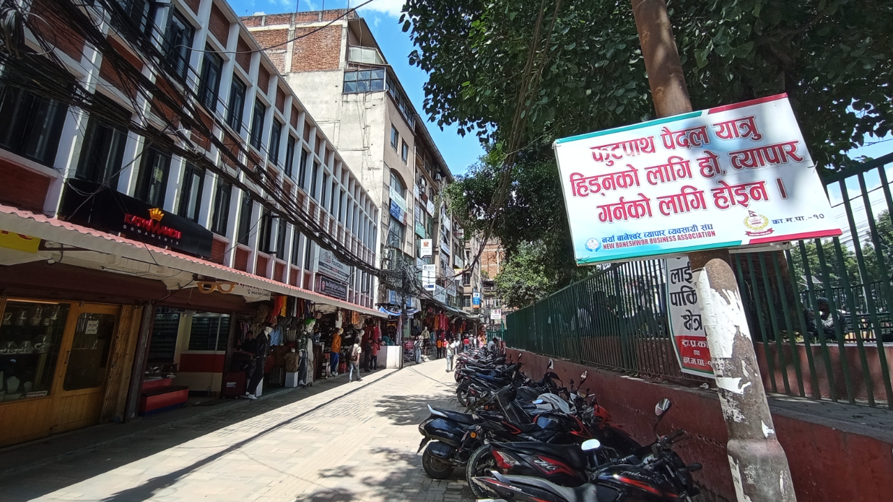 खुला फुटपाथ मसानघाट!