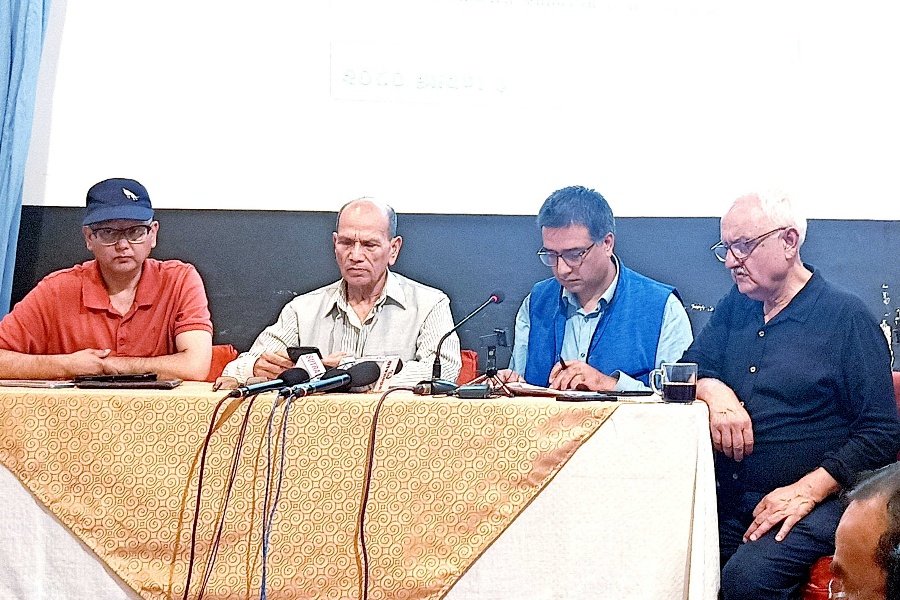 ‘बालसैन्य प्रयोगको अपराधमा प्रचण्ड र बाबुराम दण्डित हुनुपर्छ’