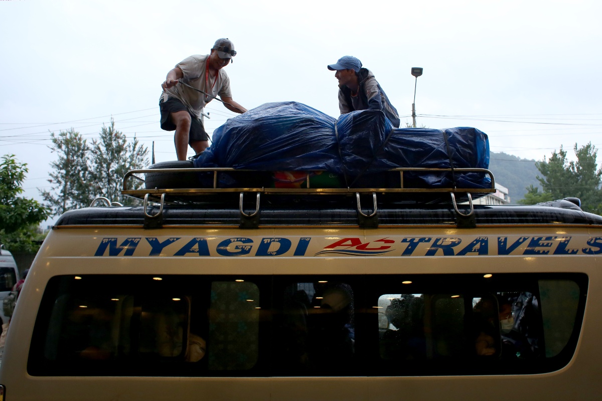 दशैँ मान्न काठमाडौँ उपत्यकाबाट बाहिरिए ८ लाख यात्रु