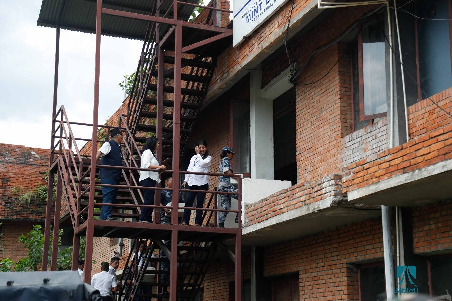 सुन बरामद प्रकरण : जाँचपासमा संलग्न कर्मचारी निलम्बित