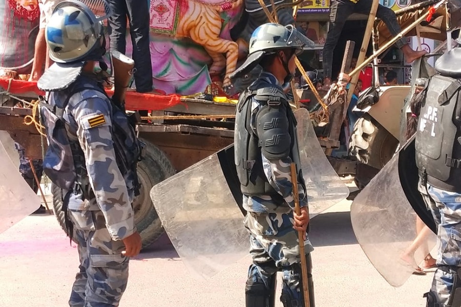 सर्लाहीमा दुर्गाको मूर्ति सेलाउने क्रममा झडप, दुई प्रहरी घाइते