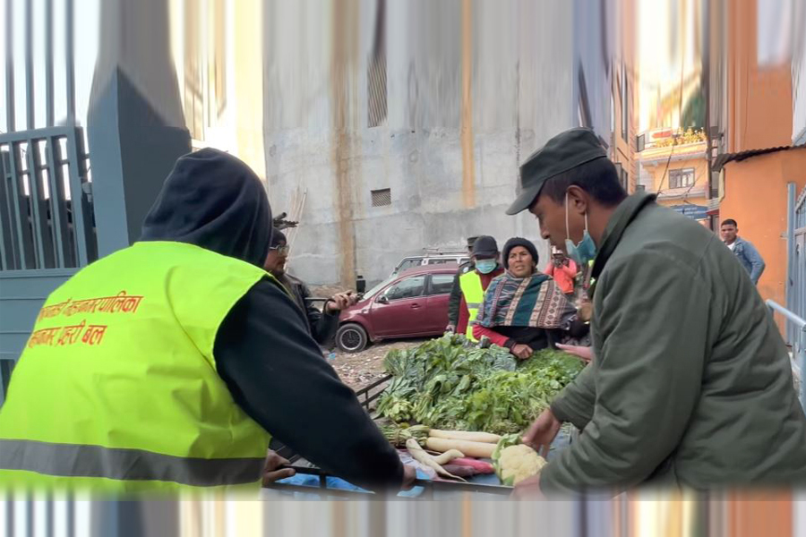 फुटपाथ व्यवसायीप्रति किन असहिष्णु बन्दैछ काठमाडौँ महानगर?