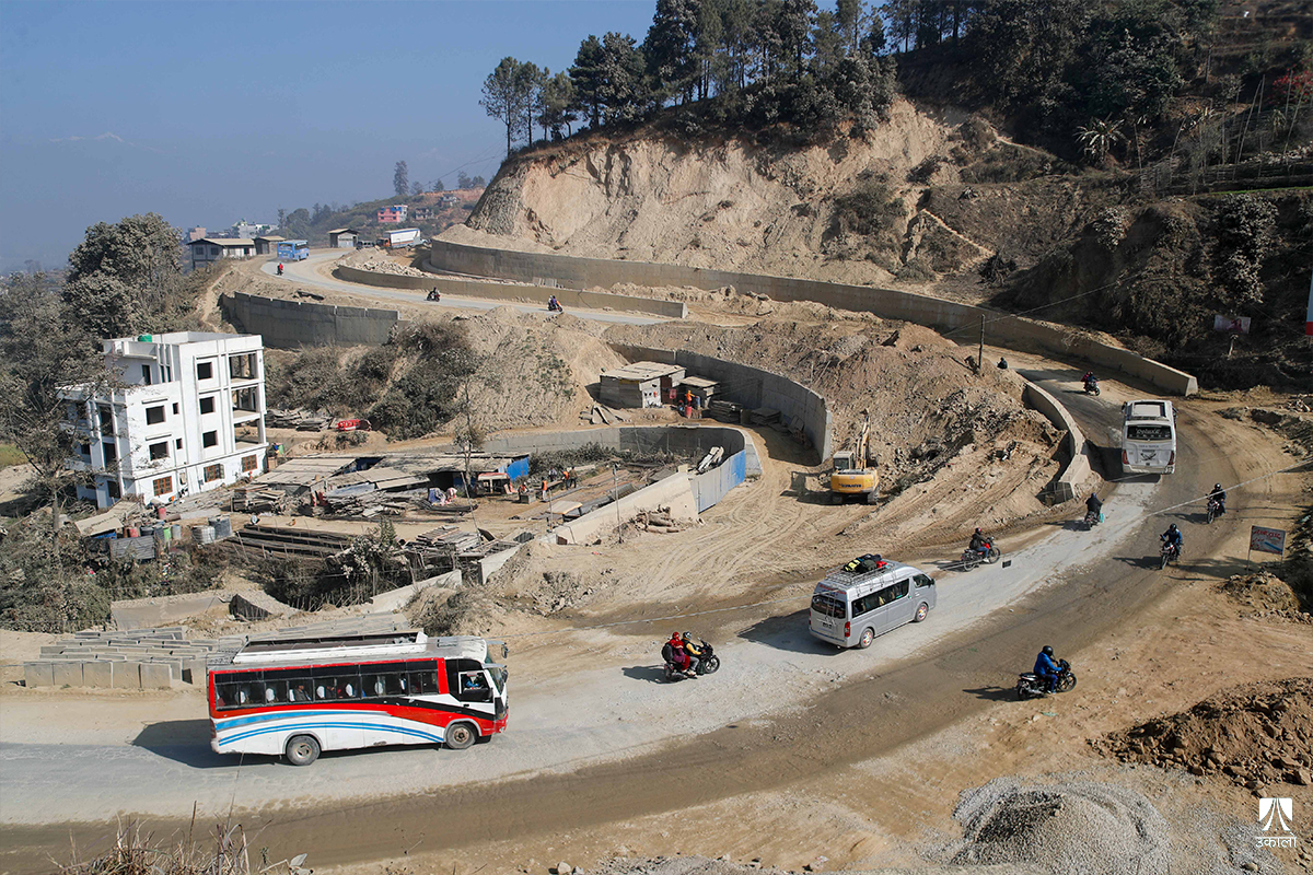 कहिले दुरुस्त होलान् काठमाडौँ भित्रिने सात वटा प्रमुख सडक?