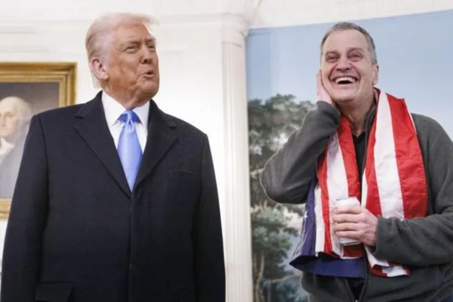 कैदी सम्झाैताको एक हिस्साका रूपमा रुसले अमेरिकी शिक्षकलाई गर्‍यो रिहा