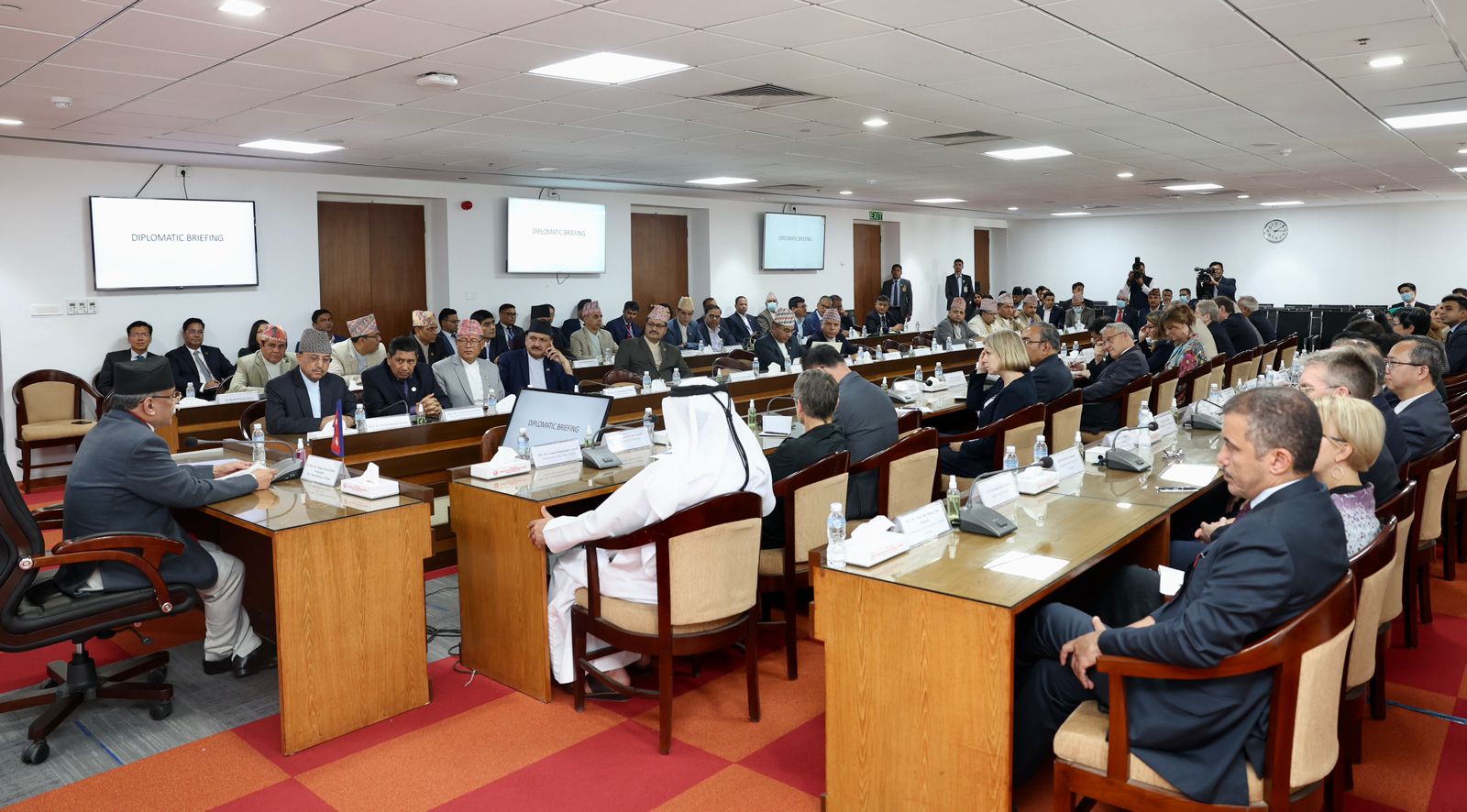 कूटनीतिक नियोगका प्रमुख तथा प्रतिनिधिसँग प्रधानमन्त्रीको छलफल