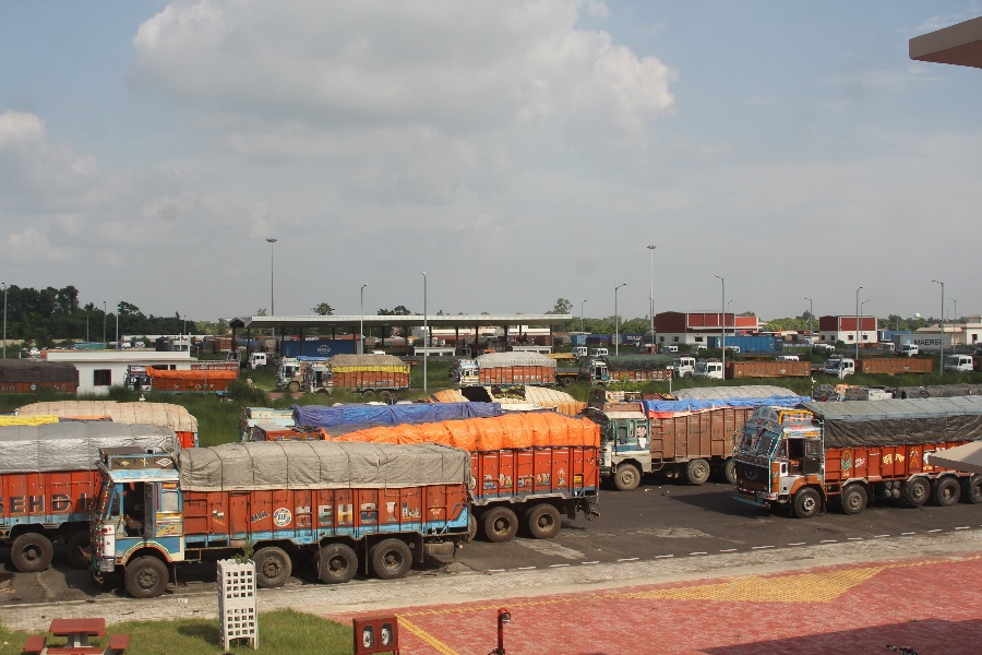 वार्षिक अर्बमा भन्सार राजस्व उठ्ने वस्तुको आयात घट्दै