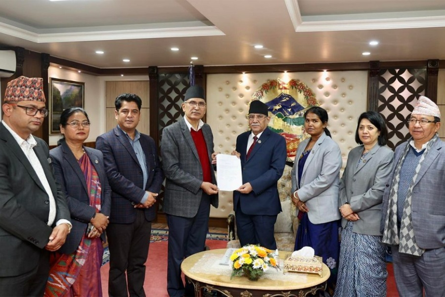 सरकारमा सहभागी भएको ६४ दिनपछि एमालेका मन्त्रीले बुझाए राजीनामा