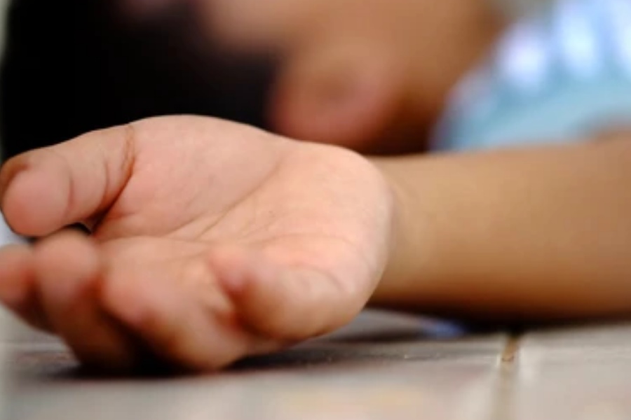 भीरमा फालेर ६ वर्षीय छोराको हत्या