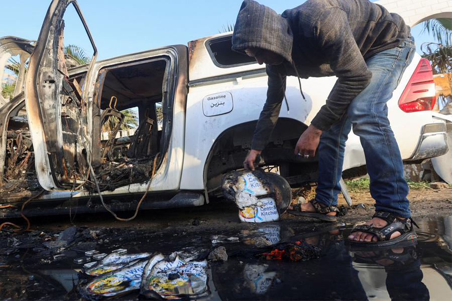 गाजामा इजरायली आक्रमण: खाद्यान्न झार्दै गरेका ७ सहायताकर्मीको मृत्यु