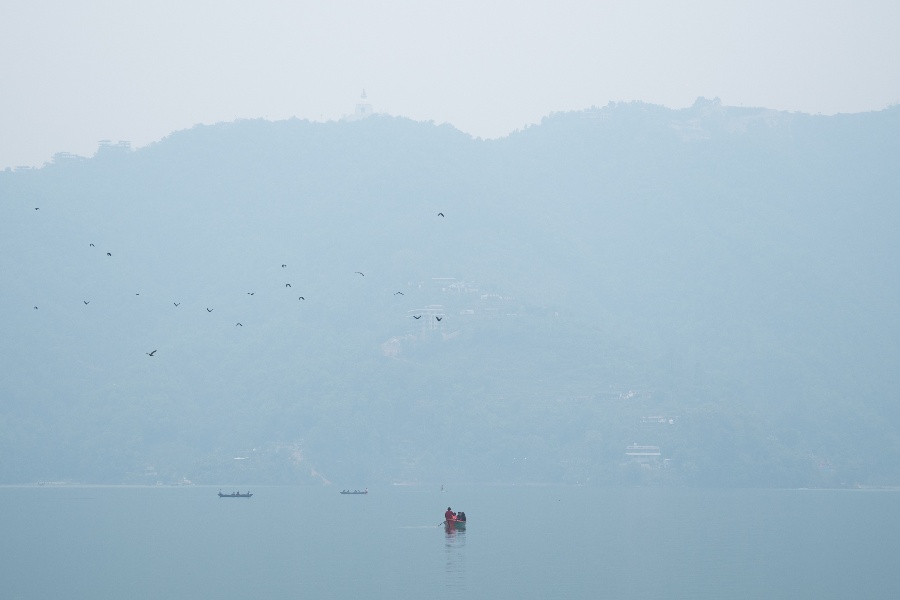 प्रदूषणले धूलिमण्डल बनेको फेवा (तस्वीरहरू)