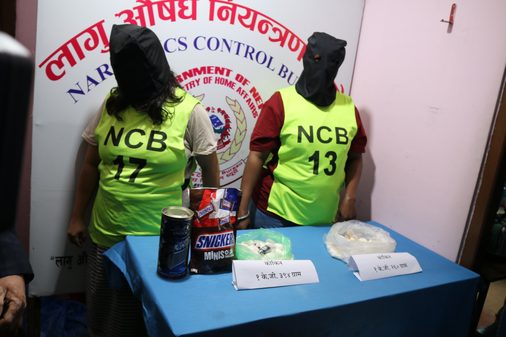 साढे २ केजी कोकिनसहित ३ विदेशी नागरिक पक्राउ
