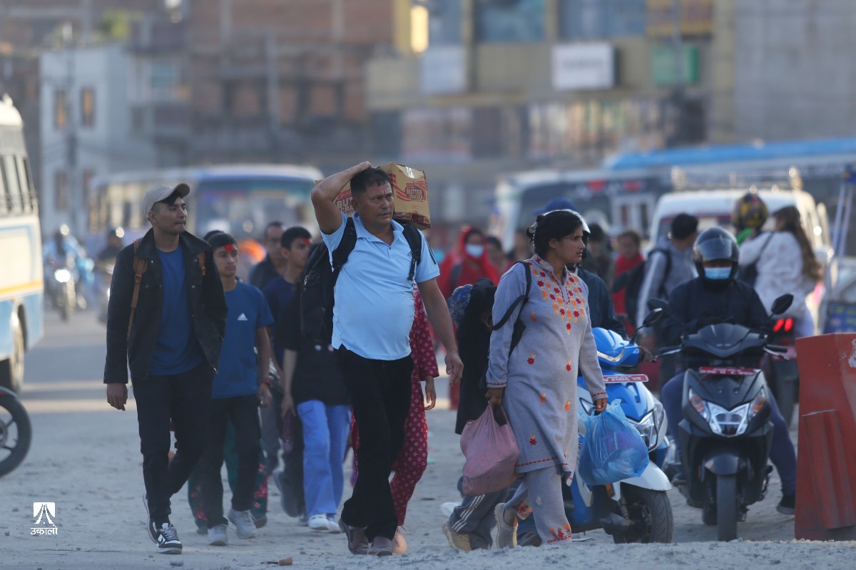 दशैँमा सुनसान बनेको काठमाडौँ उपत्यकामा बढ्न थाल्यो चहलपहल
