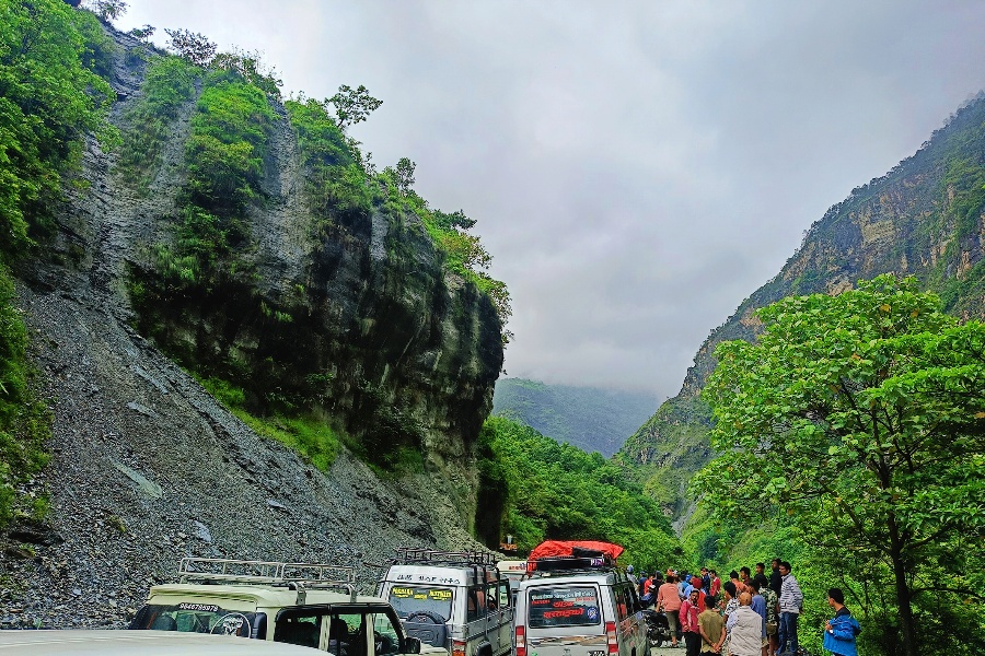 मनाङको बाटो सधैँ जोखिमपूर्ण, पर्यटकलगायत यात्रुलाई समस्या