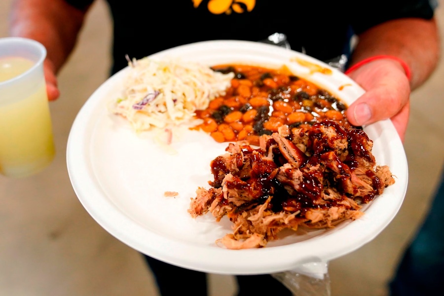 विश्वभर एक दिनमा एक अर्ब डलर बराबरको खाना खेर जान्छ: रिपोर्ट