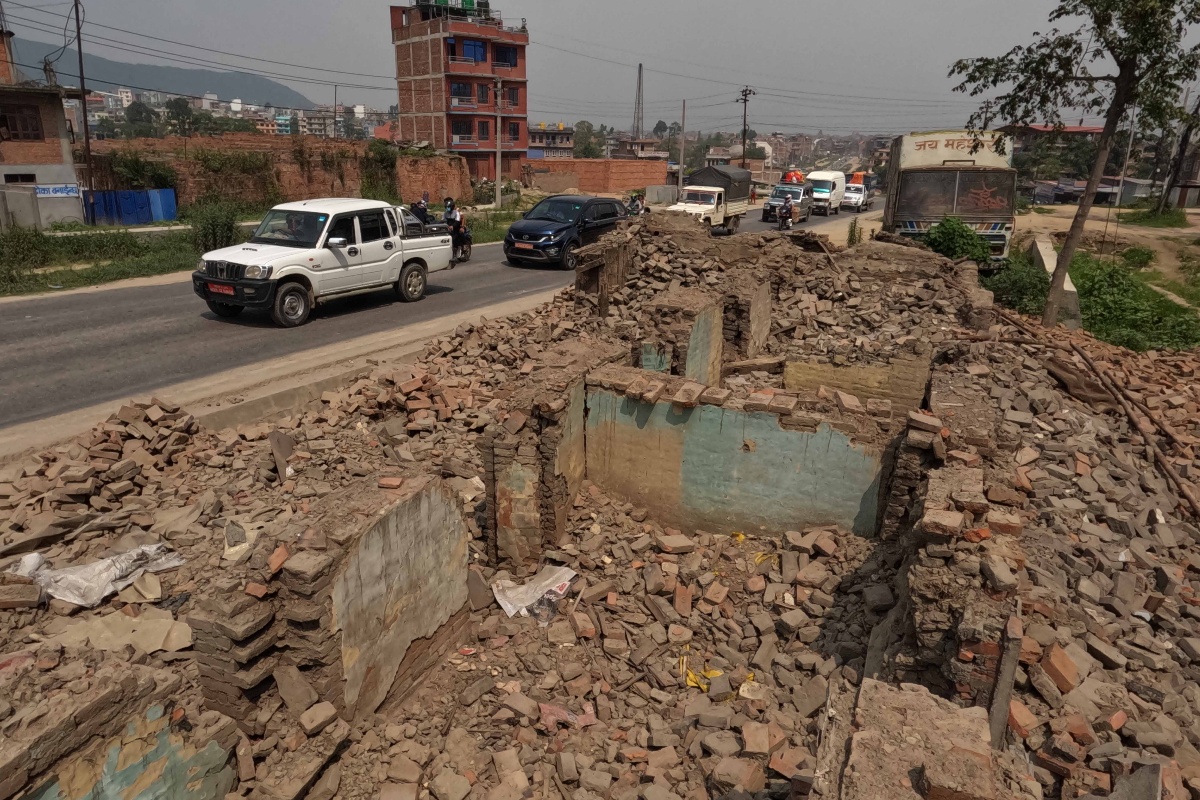 हटाइँदै सूर्यविनायक–साँगा सडक सीमाभित्रका संरचना [तस्वीरहरू]