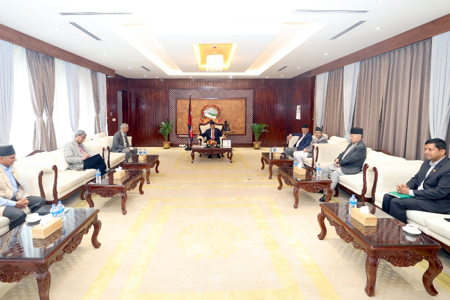 सदनको गतिरोध हटाउन प्रधानमन्त्रीद्वारा शीर्ष नेतासँग छलफल