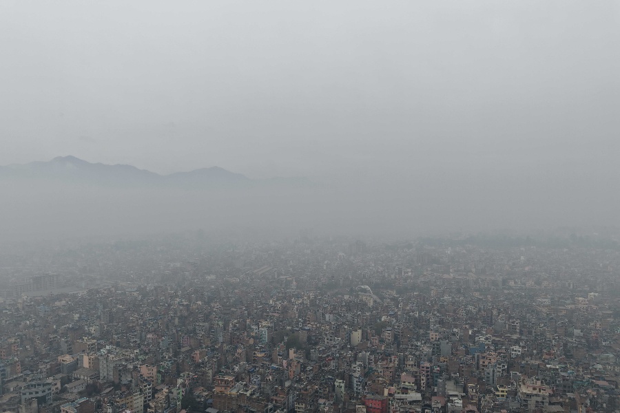 न्यून भिजिबिलिटीका कारण विमान आकाशमै ‘होल्ड’