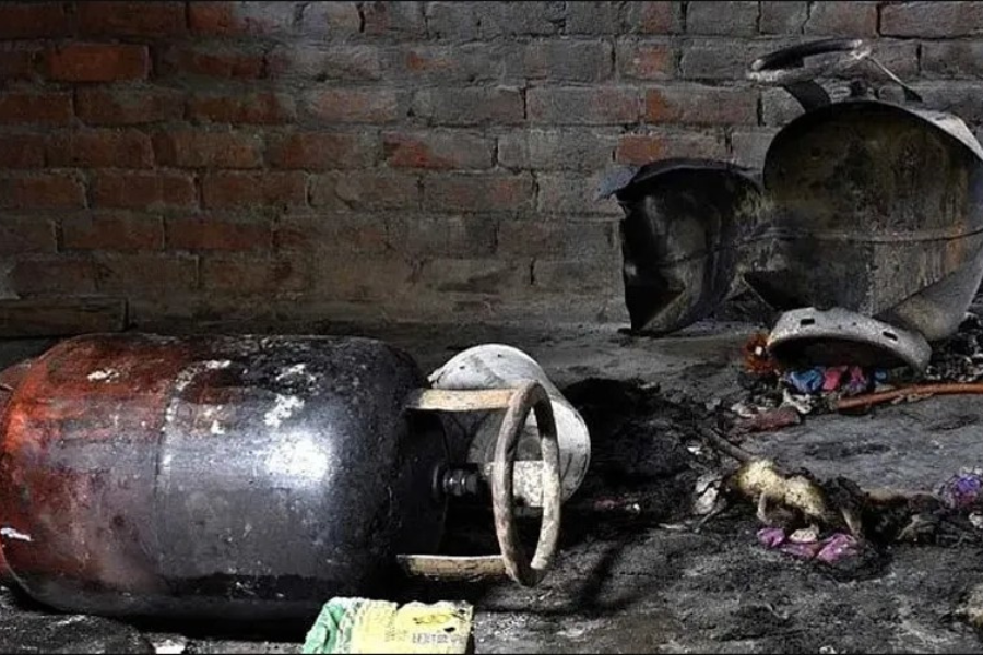 दुर्घटना कुरिरहेका छन् हाम्रा भान्सा