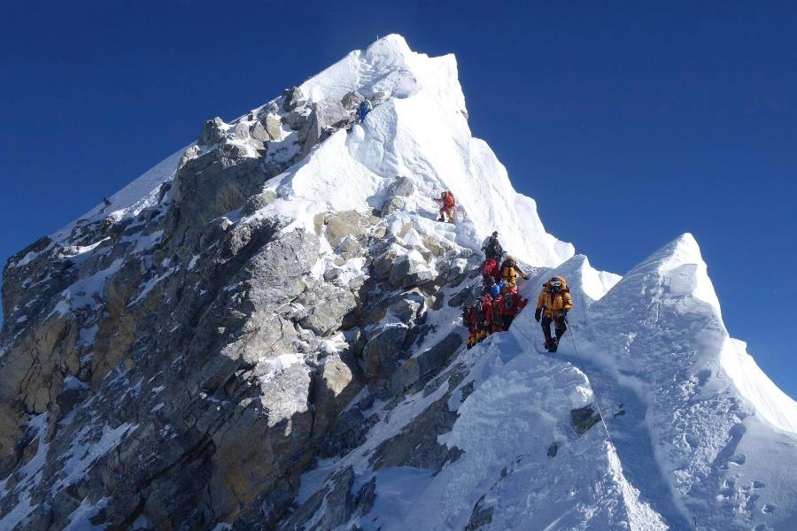सगरमाथा आरोहण गर्न ४१४ जनाले लिए अनुमति