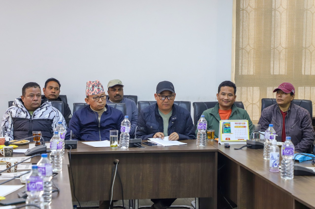 ए डिभिजन लिग फेरि सर्‍यो