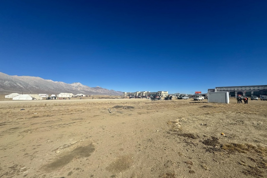 कोरलामा नेपालतर्फ खानेपानी र शौचालयकै अभाव, चीनतर्फ भने भव्य महल