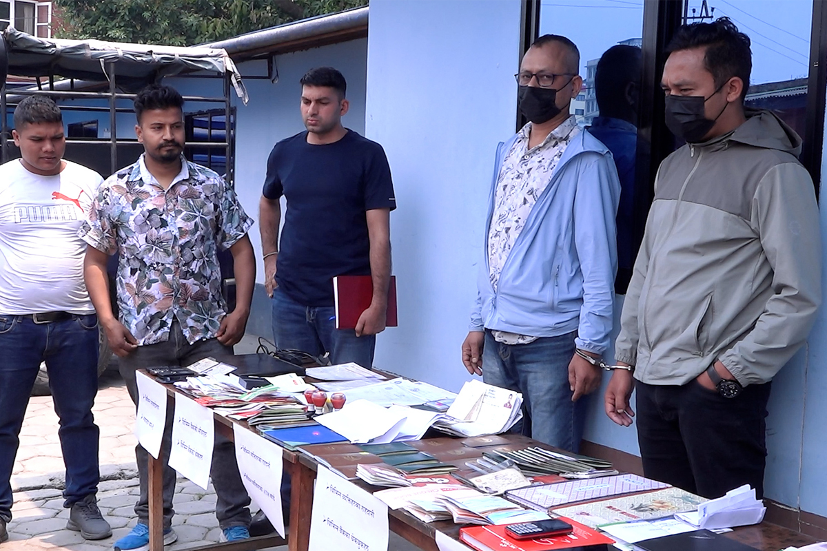 जापान पठाइदिने भन्दै ३ करोड रुपैयाँ ठगी गर्ने २ जना पक्राउ