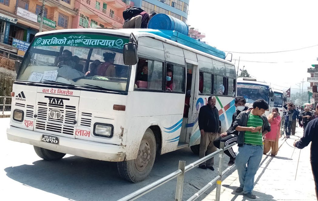 सुरक्षा जोखिम बढेको भन्दै अरनिको यातायातले रोक्यो मन्थली रुटमा बस सेवा