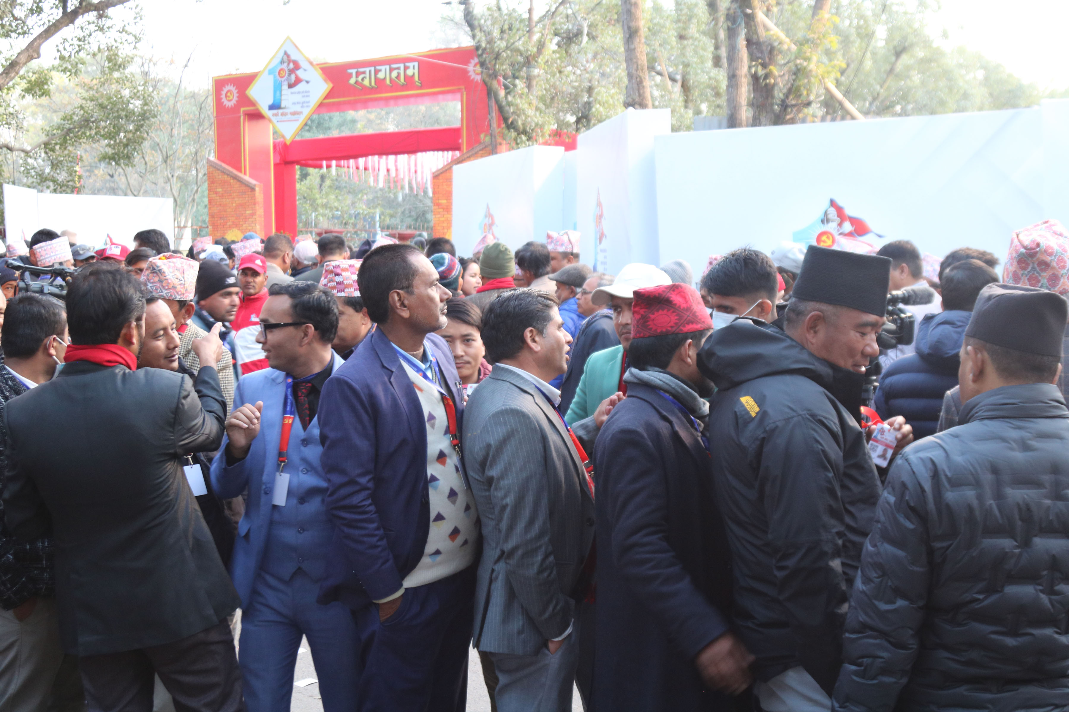 एमाले नेतृत्व चयनका लागि मतदान सकियो, खसेन ३६ भोट