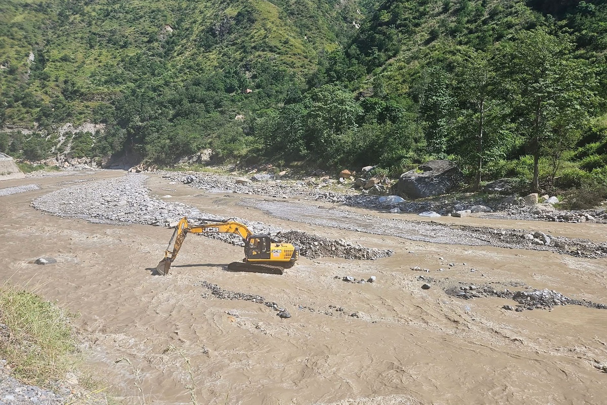 बीपी राजमार्गः ‘ट्र्याक’ खुलाएसँगै थालियो मर्मत