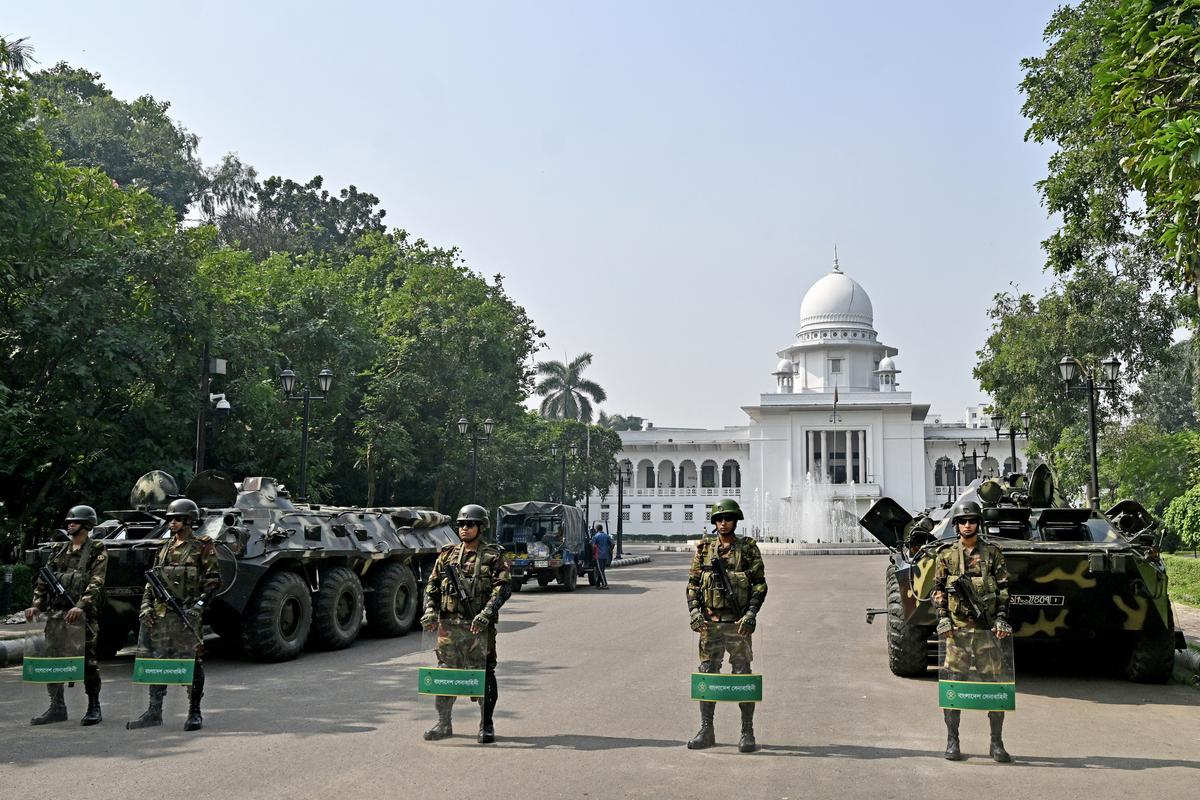 हसिनाविरुद्धको मुद्दामा फैसलाअघि बांग्लादेशभर तनाव, ढाकामा उच्च सुरक्षा सतर्कता