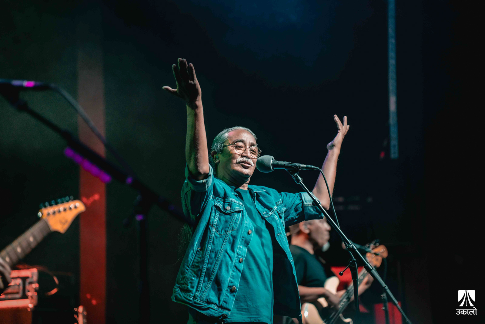 तस्वीर नेपथ्य ब्यान्ड