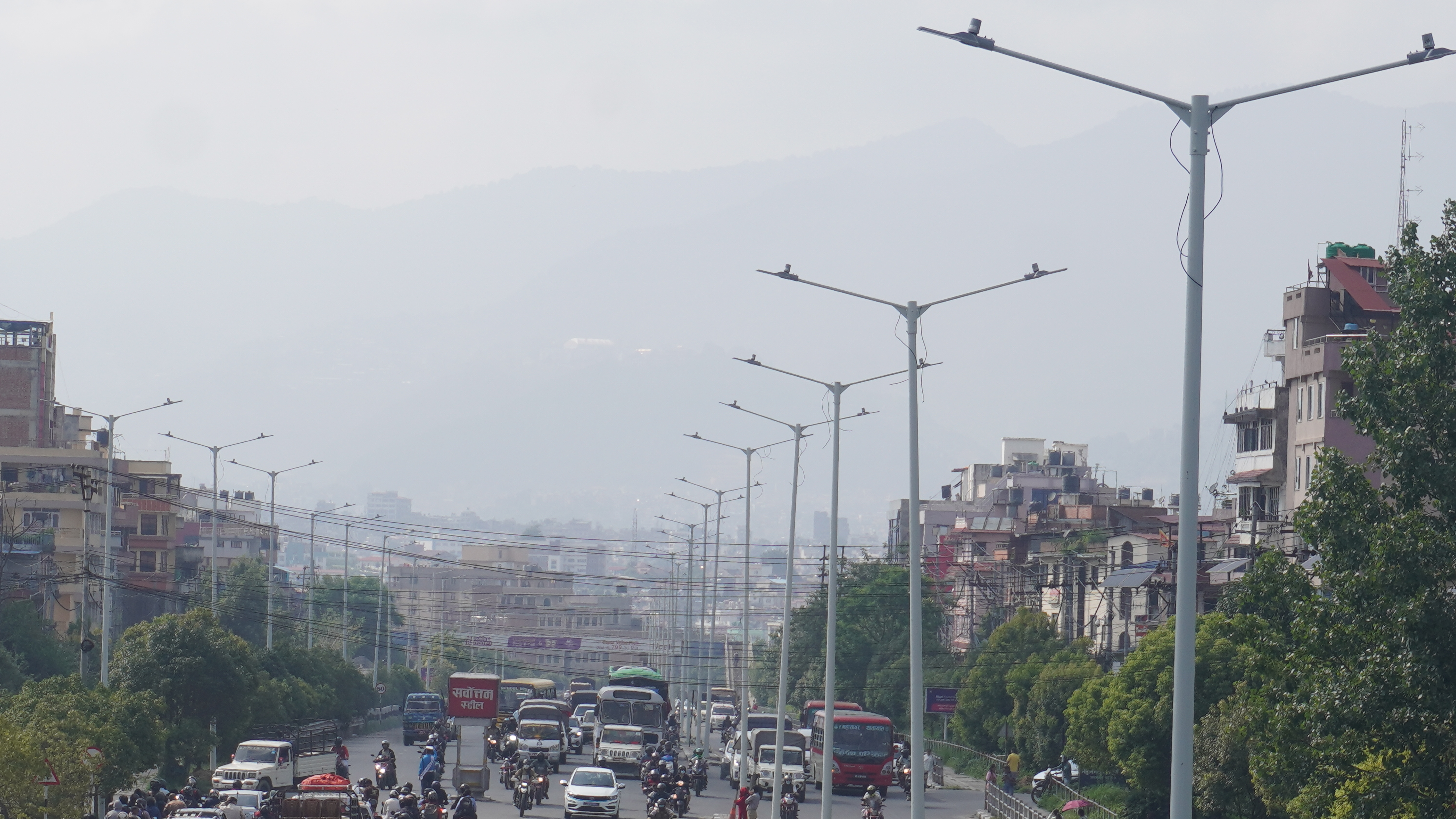चक्रपथमा स्मार्ट बत्ती जडान गर्दै ललितपुर महानगर