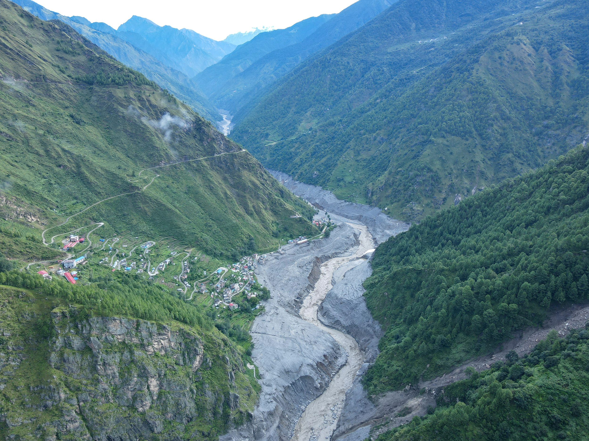 रसुवामा ४१ किलोमिटर सडक र ८ जलविद्युत् आयोजनामा पूर्ण क्षति
